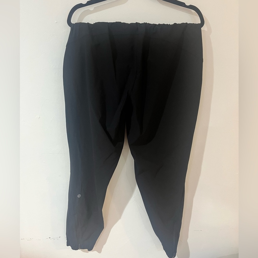 Lulu lemon sz 10 Black Jogger Pants